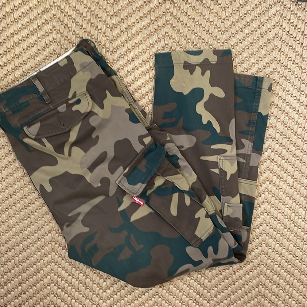 Levi's Classic Tapered Camouflage Cargo Pants - Brown / Tan - 36 x 30